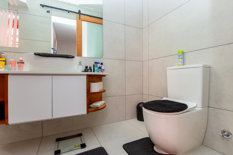 5 Bedroom Property for Sale in Paradise Beach Western Cape